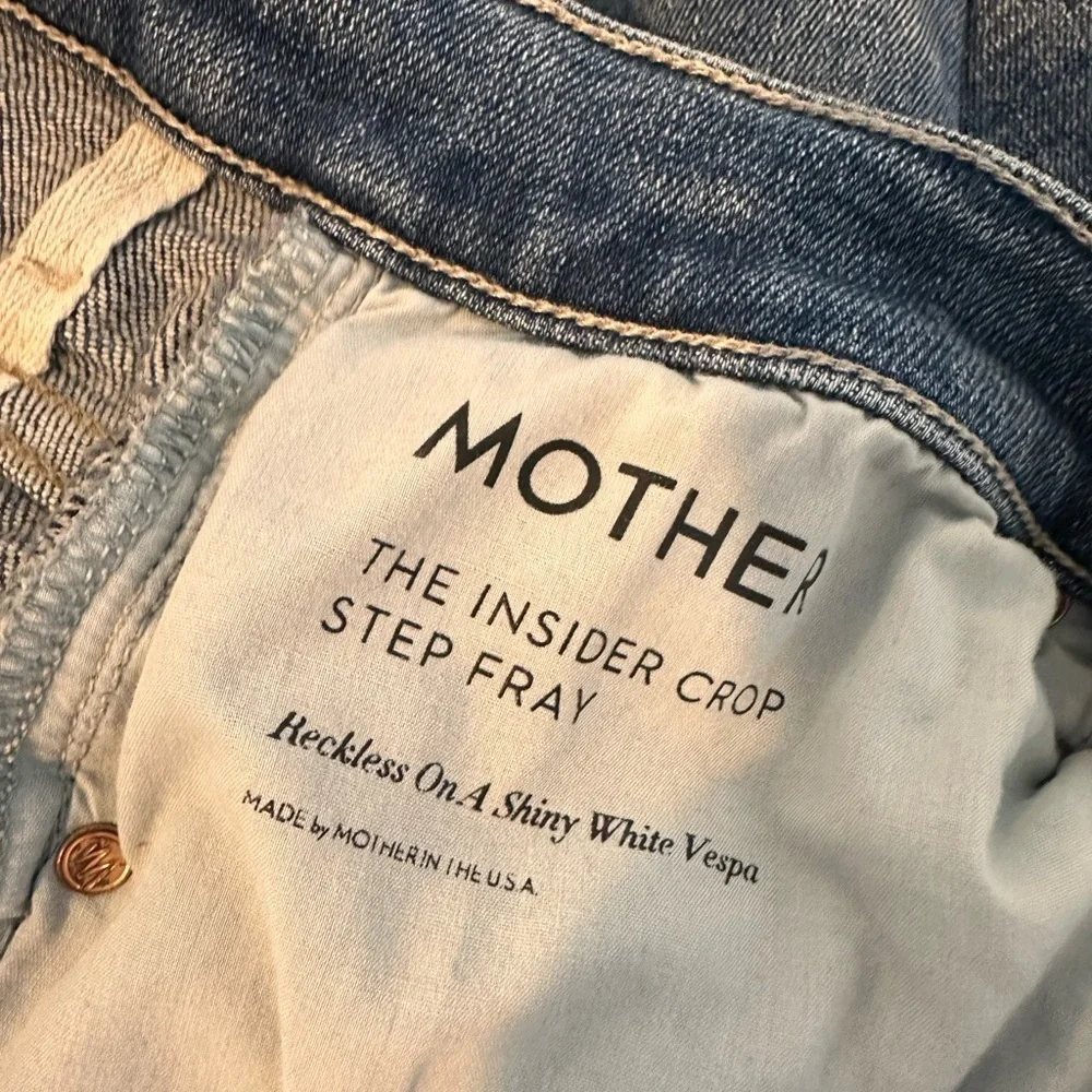 MOTHER The Insider Crop Step Fray Jeans Reckless on Shiny White Vespa​​​​ - Picture 11 of 13